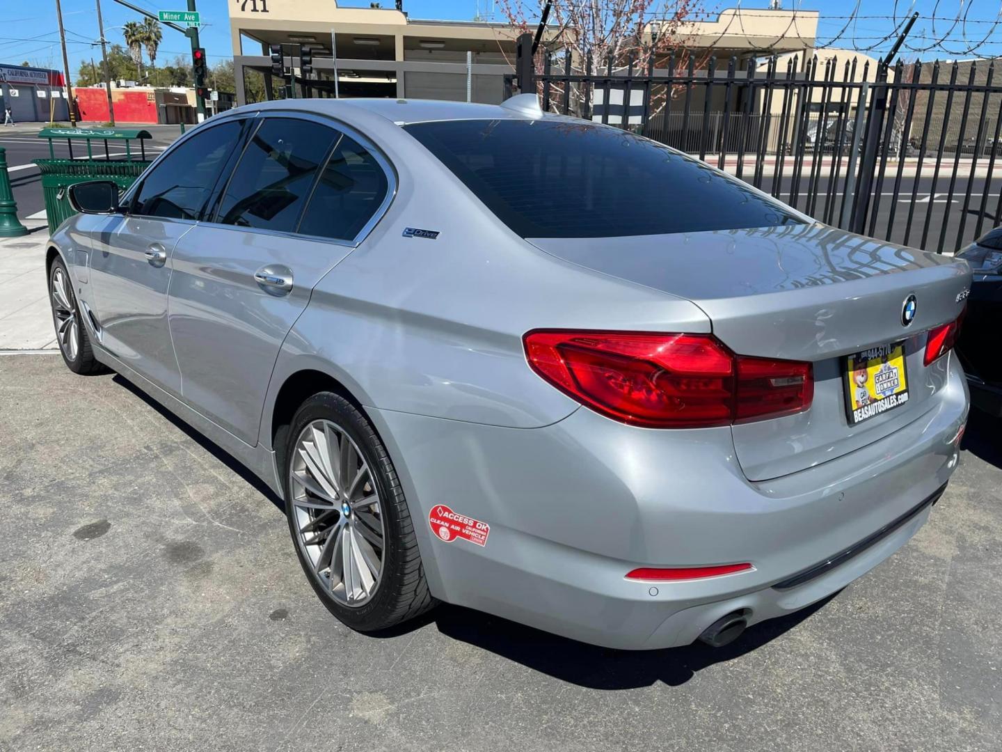 2018 SILVER /BLACK BMW 5-Series 530e iPerformance (WBAJA9C55JB) with an 2.0L L4 DOHC 16V TURBO HYBRID engine, 8A transmission, located at 744 E Miner Ave, Stockton, CA, 95202, (209) 944-5770, 37.956863, -121.282082 - PLUS TAXES AND FEES - Photo#11